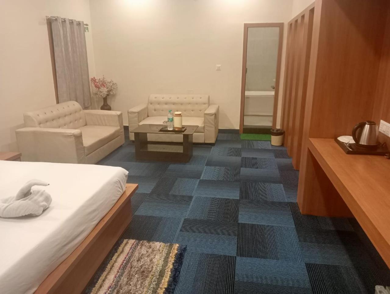The Prestige Hotel & Convention Panposh Экстерьер фото